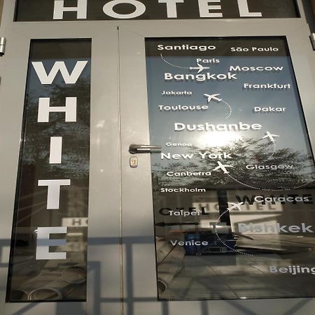 White Hotel & Hostel Bishkek Ngoại thất bức ảnh