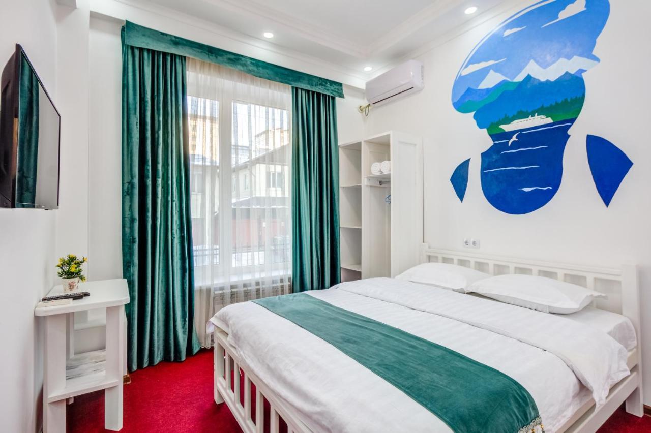 White Hotel & Hostel Bishkek Ngoại thất bức ảnh