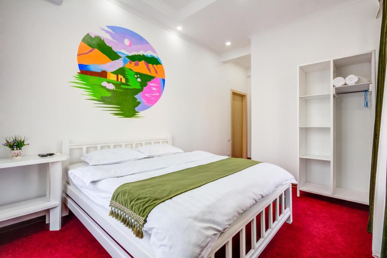 White Hotel & Hostel Bishkek Ngoại thất bức ảnh